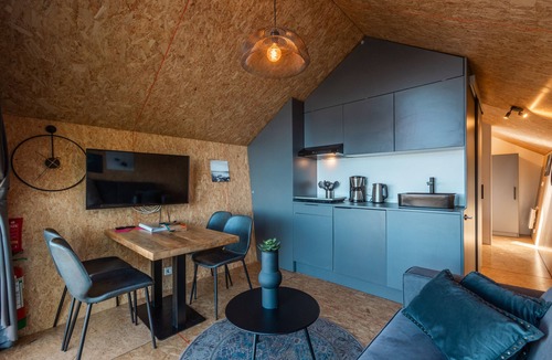 Sint Jansklooster Ski Chalet | Vakantiepark Wiedense meren - Tinyhouse havenzicht