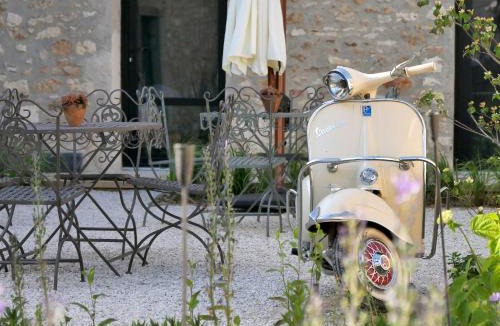 Feucherolles House | Val Trebbia