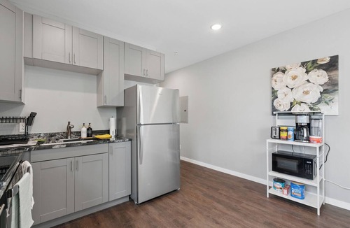 Minneapolis Apartment | Valclyde Cozy Suite-Sleeps 4-Downtown-MPLs
