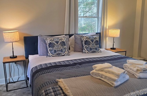Schuyler Falls House | Valcour Inn & Boathouse