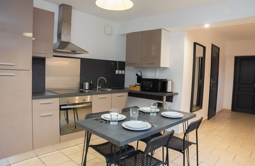 Valenciennes Apartment | ValenStay - Accommodation Stade du Hainaut with garden
