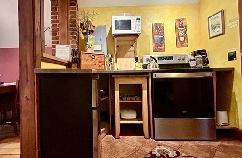 Nelson Apartment | Valhalla Suite – Cozy, Eclectic Studio in Downtown Nelson