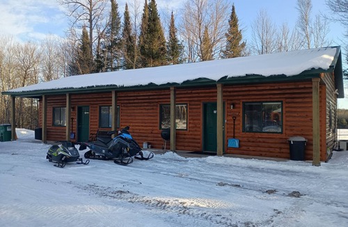 Washburn Cabin | Valhalla Trailblazer Heaven Trail Side 2-bedroom North of Washburn with WiFi, AC