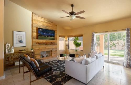 Paradise Park Vista House | Valletta-Sparkling Pool-Game Room-Putting Green