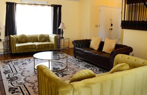 West Hills House | VALLEY GEM 5 bedroom , 3 bath, sleeps 11