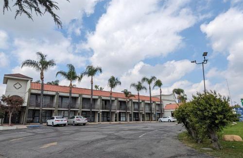Mission Hills Hotel | Valley Inn