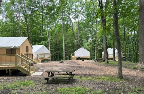 Cuyahoga Falls RV Rental | Valley Overlook, Peninsula, Ohio - Glamping Tent P10