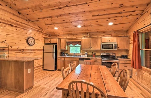 Helen Cabin | Valley View 2/2! Pool Table! Near Helen!