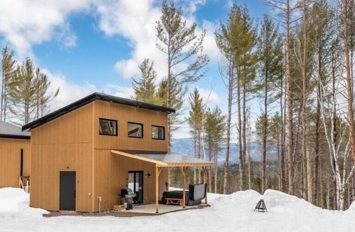 Saint-Raymond Ski Chalet | Valley view bras du Nord #spas #outdoor fireplace#nature#Mountain bike