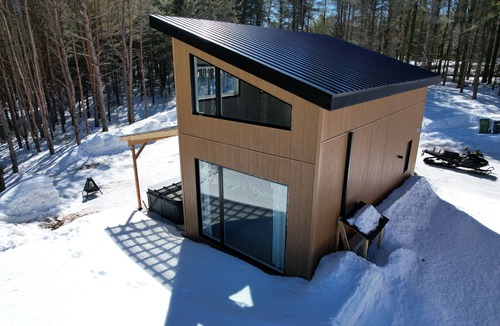 Saint-Raymond Ski Chalet | Valley view bras du Nord #spas #outdoor fireplace#nature#Mountain bike