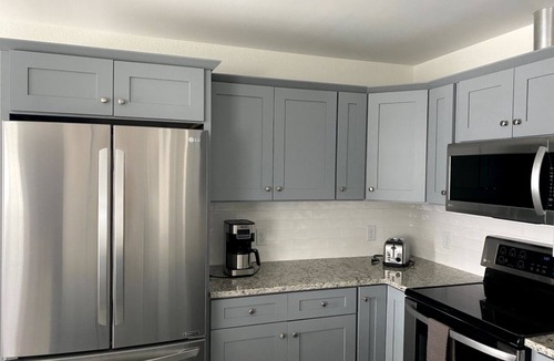 Pigeon Forge Cottage | Valley View, Easy Accessible 2 min to Parkway with AC, WiFi, Hot Tub