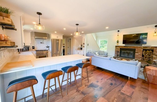 West Dover House | Valley View Villa - Modern Farmhouse W/Hot Tub