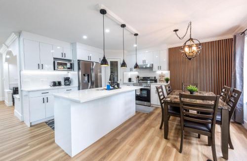 Valley Ridge Villa | Valley Villa Spacious 5BD Getaway! Sleep 12, 1hr to Banff, 40 Mins Canmore, 5 mins to WinSport & Olympic park