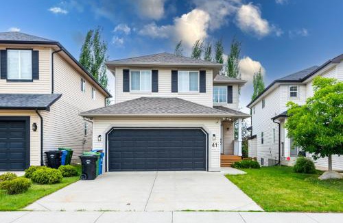 Valley Ridge Villa | Valley Villa Spacious 5BD Getaway! Sleep 12, 1hr to Banff, 40 Mins Canmore, 5 mins to WinSport & Olympic park