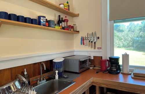 Townsend House | Valona Blue, on tidal creek/marsh, room for boat, kayak, fishing explore, relax