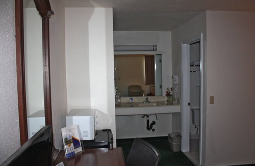 Benton Tract Hotel | Value Inn & Suites