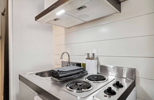Vacaville Hotel | Value Stay! Short Drive to Browns Valley Park! With outdoor pool and terrace