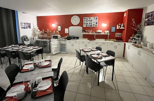 Epernay Apartment | Value Studio: Cozy, Kitchenette, Free Wi-Fi