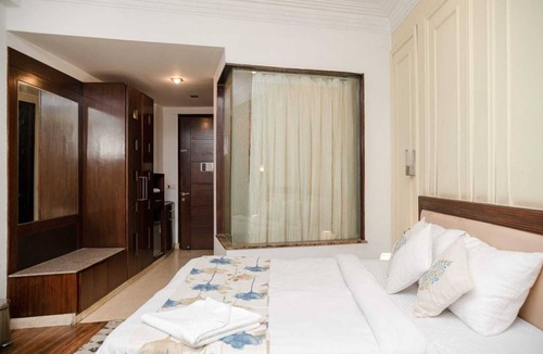 Sector 40 Hotel | Vamsor Heights