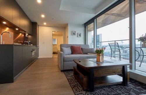 Downtown Vancouver Condo | Van House 1 bdrm Spectacular 1 bdrm condo with spacious deck view