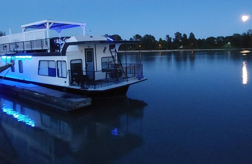 Queensborough Boat Rental | Vancouver 2 bedroom