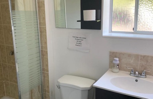Burnaby Hostel | Vancouver Backpacker House - 10 min walk to Metrotown skytrain station