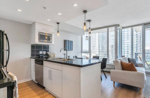 Gastown Condo | Vancouver Bright - 1BR Condo at Central Location