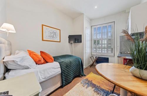 Lancaster Gate Hotel | Vancouver Hotel & Studios