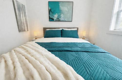Fraserview House | Vancouver Katherine 2BD 2BA Laneway Home