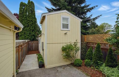 Vancouver Apartment | Vancouver Retreat Tiny House 9