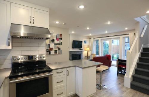 Arbutus Ridge House | Vancouver Traveller Cottage
