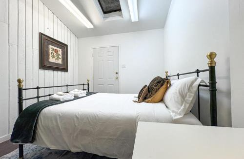 Dunbar Apartment | Vancouver UBC 2BD Suite