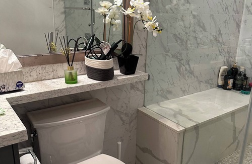 Oakridge House | Vancouver West Cozy Retreat by Host Launch