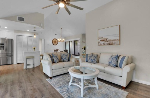 Pelican Bay House | Vanderbilt Beach Villa - Naples, FL