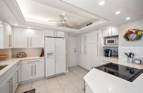 Vanderbilt Beach Apartment | Vanderbilt Shores Beachfront Condo