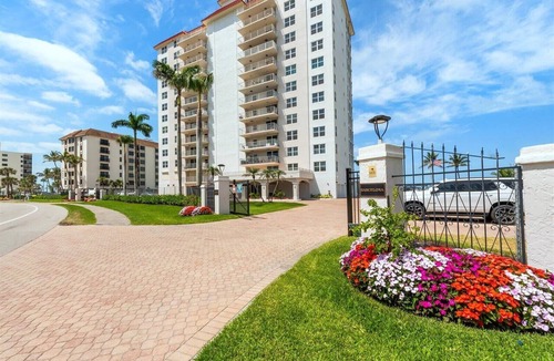 Vanderbilt Beach Apartment | Vanderbilt Shores Beachfront Condo