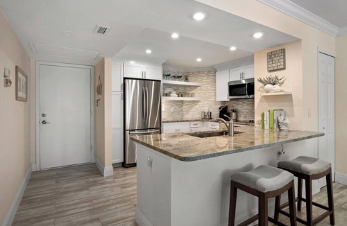 Vanderbilt Beach Condo | Vanderbilt Towers - Vanderbilt Beach - Bayside