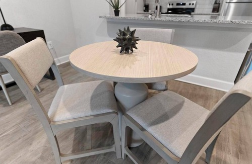 Newberry Apartment | Vanguard 1BD 1 - One Bedroom Apartment, Sleeps 2