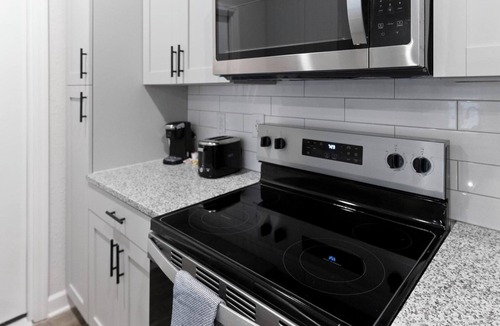Newberry Apartment | Vanguard 1BD 4 - One Bedroom Apartment, Sleeps 2