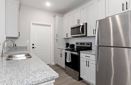 Newberry Apartment | Vanguard 1BD 8 - One Bedroom Apartment, Sleeps 2