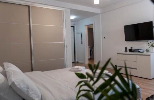 Craiova Apartment | Vanguard Suite De Lux