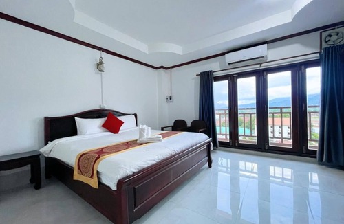 Vang Vieng Hotel | Vangvieng Sisavang Mountain View Hotel