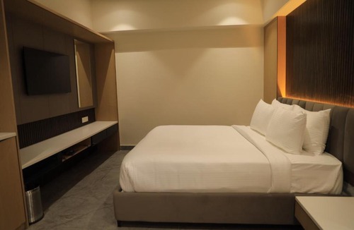 Katpadi Hotel | Vantara Suites