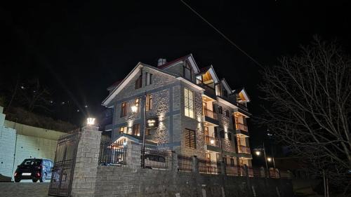 Sarahan House | Vardhn Villa