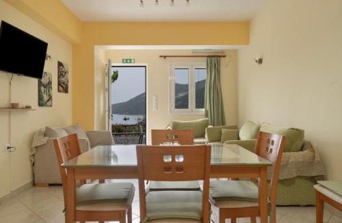 Mikros Gialos Apartment | Vardia Room