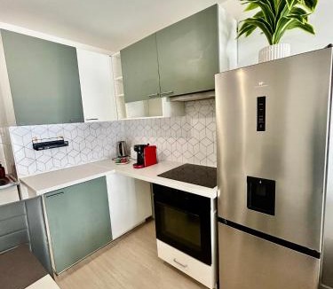 Corbeil-Essonnes Apartment | Vase d'honneur HOME proche de la gare de Corbeil ,de l'aéroport d'Orly & de Winnoland
