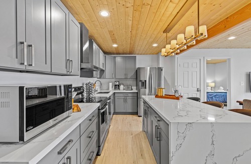 Vashon Island House | Vashon Modern Beachfront Getaway: Pet & Family-Friendly with Stunning Views!