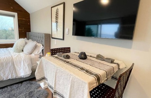 South Colby House | Vashon View Cottage - Vashon, WA