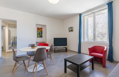 Charleval Apartment | Vaste appart de 44 m centre - n2