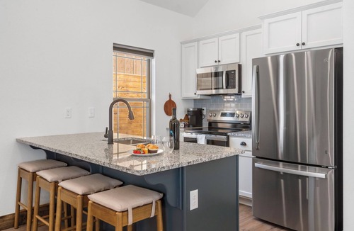 Hollister Cabin | Vaulted-Ceiling Studio, Hot Tub, Community Pool, Free Attraction Tickets & Serene Private Views